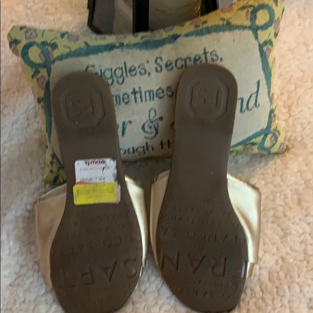 Sandals - Picture 6 of 7